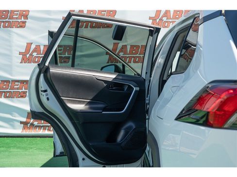 Used 2019 Toyota RAV4 LE FWD image 30