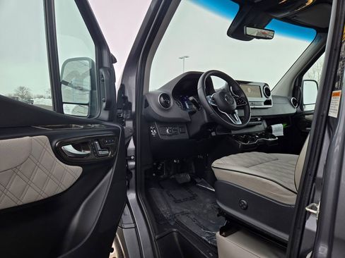 Used 2023 Mercedes-Benz Sprinter 3500 w/ Parking Package image 32
