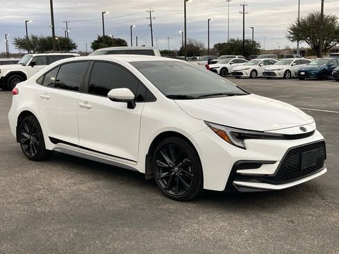 Used 2025 Toyota Corolla SE image 3