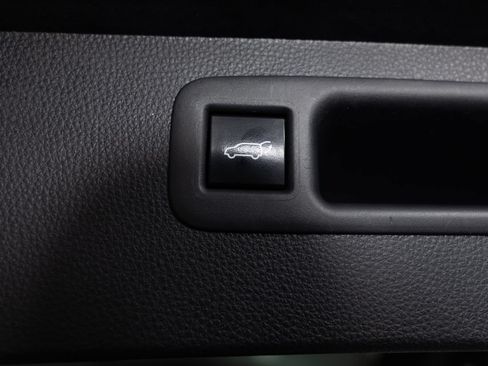 Used 2022 Toyota Highlander XLE FWD image 21