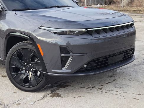 Used 2025 Jeep Wagoneer S Launch Edition image 7