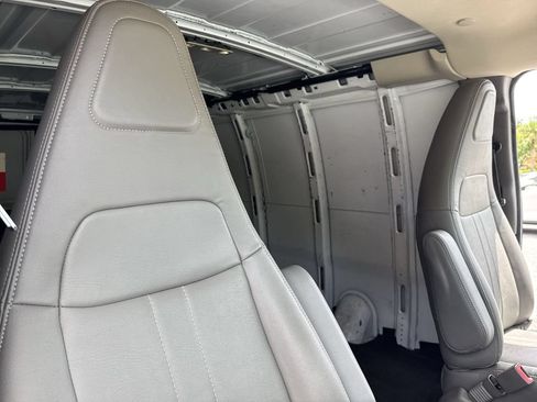 Used 2021 Chevrolet Express 2500 RWD image 43
