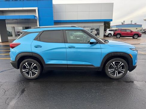 Used 2025 Chevrolet TrailBlazer LT w/ Convenience Package image 2