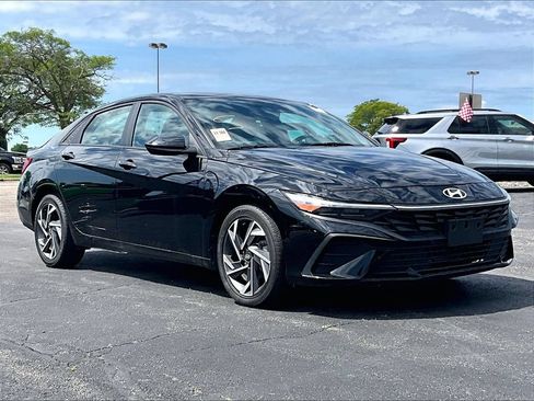 Used 2025 Hyundai Elantra Sport FWD image 3