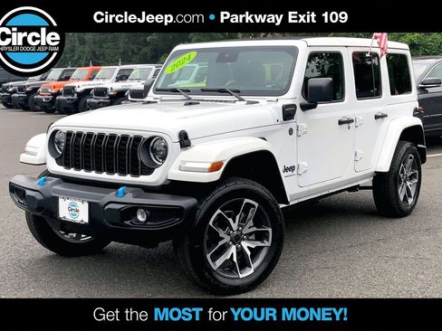 Used 2024 Jeep Wrangler Unlimited w/ Convenience Group AWD/4WD image 1