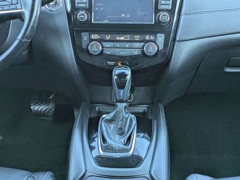 Used 2017 Nissan Rogue SL w/ SL Premium Package AWD/4WD image 19