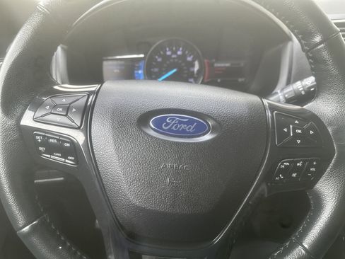 Used 2018 Ford Explorer XLT w/ Equipment Group 202A image 16