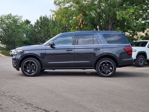 Used 2024 Ford Expedition Limited AWD/4WD image 2
