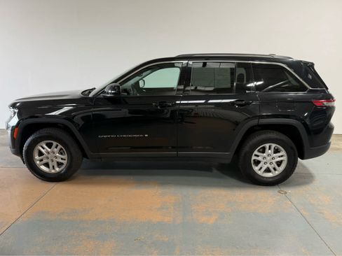 Used 2024 Jeep Grand Cherokee Laredo AWD/4WD image 2