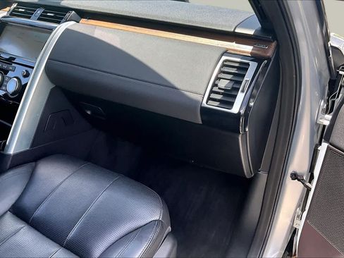 Used 2018 Land Rover Discovery HSE AWD/4WD image 18