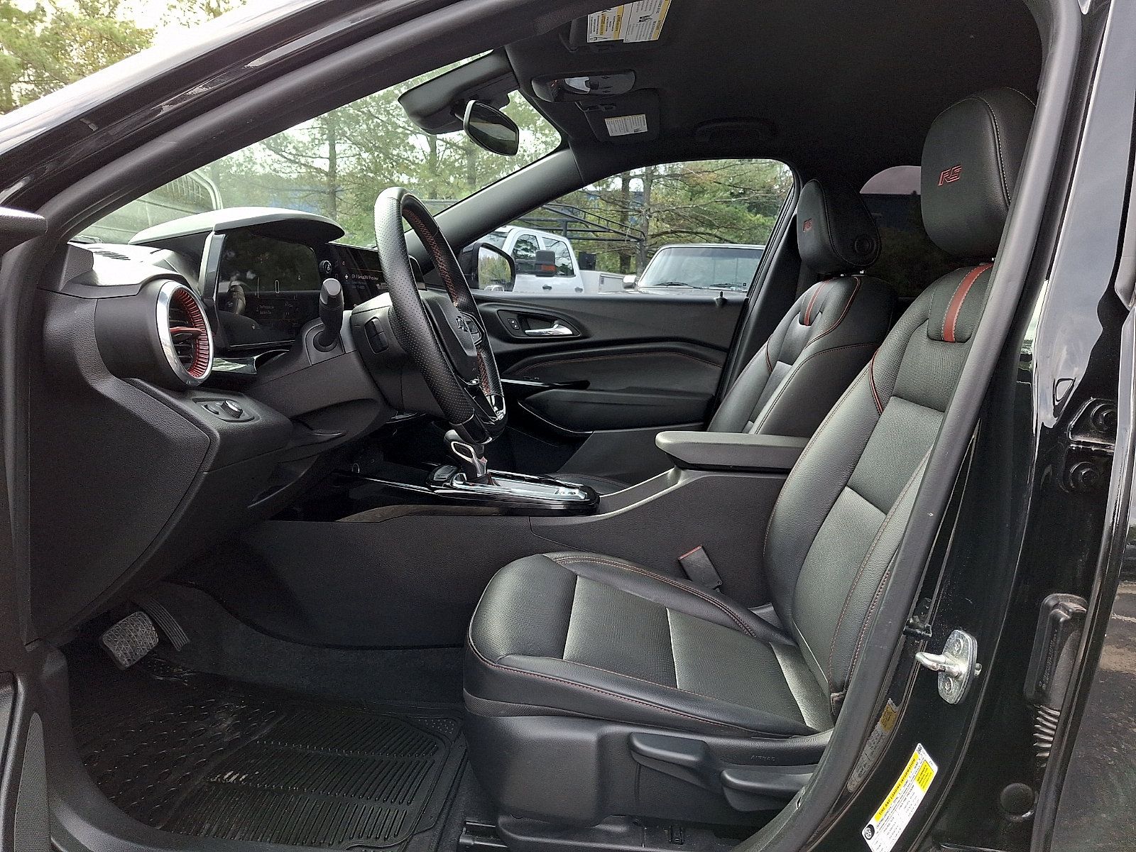 Used 2024 Chevrolet Trax RS w/ Driver Confidence Package FWD image 13