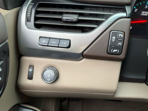 Used 2019 Chevrolet Suburban Premier image 16