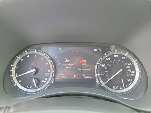 Used 2021 Toyota Highlander XLE image 24