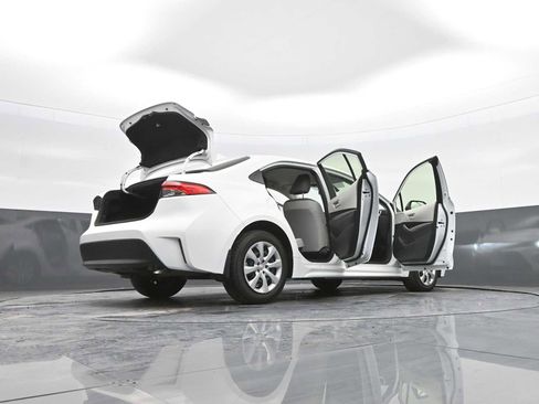 Used 2024 Toyota Corolla LE image 30