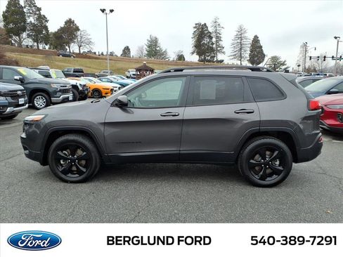 Used 2018 Jeep Cherokee Latitude w/ Altitude Package image 8