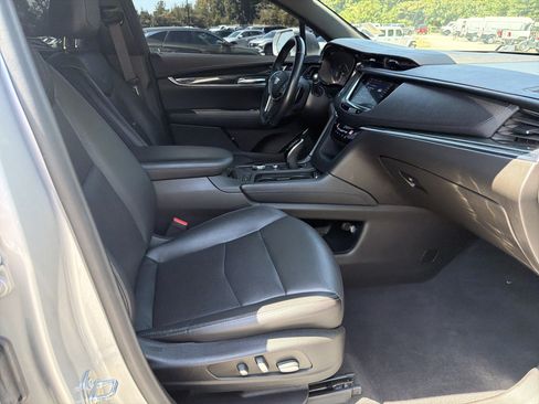 Used 2020 Cadillac XT5 Premium Luxury AWD/4WD image 16