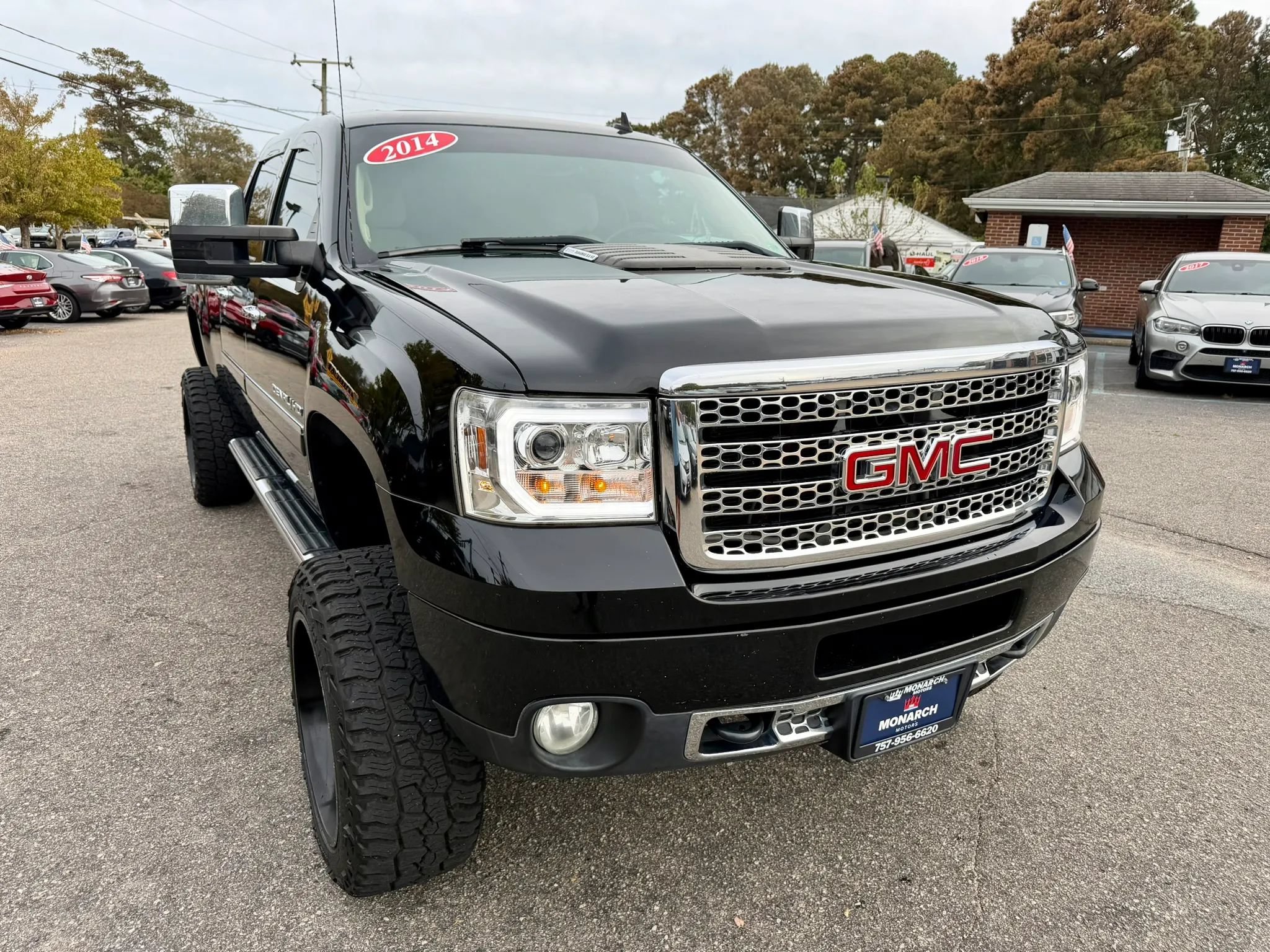 Used 2014 GMC Sierra 2500 Denali w/ Suspension Package, Off-Road AWD/4WD image 7