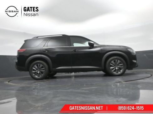 Used 2024 Nissan Pathfinder SV AWD/4WD image 40