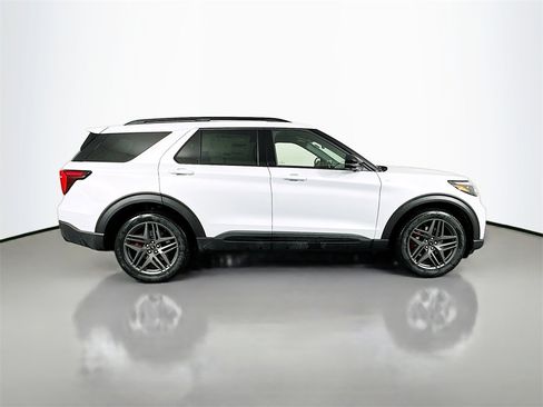 New 2026 Ford Explorer ST-Line w/ ST-Line Street Pack image 8
