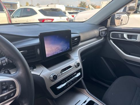 Used 2020 Ford Explorer XLT image 12