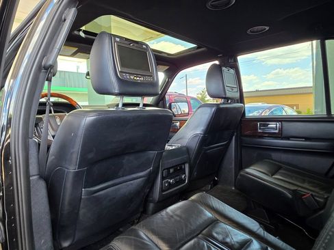 Used 2015 Lincoln Navigator 4WD image 21