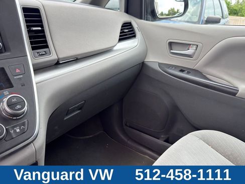 Used 2018 Toyota Sienna LE FWD image 14