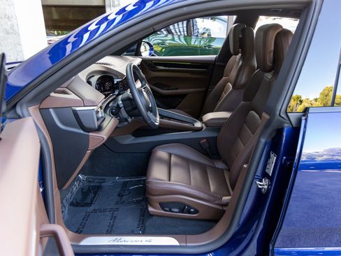 Certified 2025 Porsche Macan 4 Electric image 24