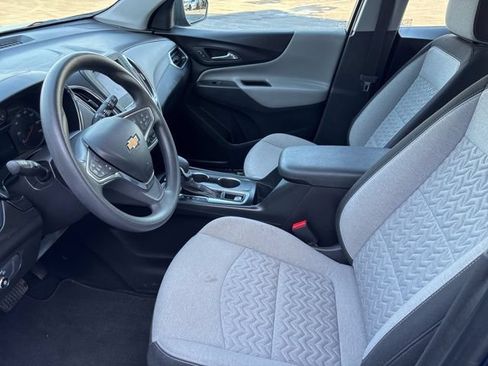 Used 2022 Chevrolet Equinox LS w/ Driver Confidence II Package AWD/4WD image 2