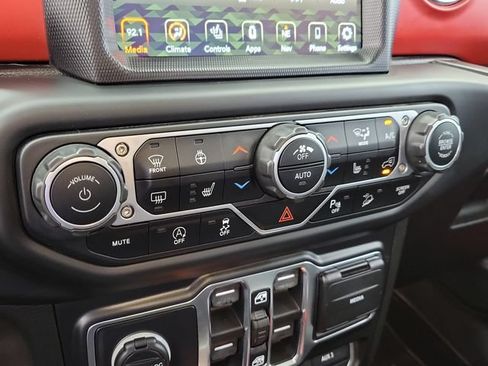 Used 2021 Jeep Wrangler Unlimited Rubicon w/ Dual Top Group AWD/4WD image 27