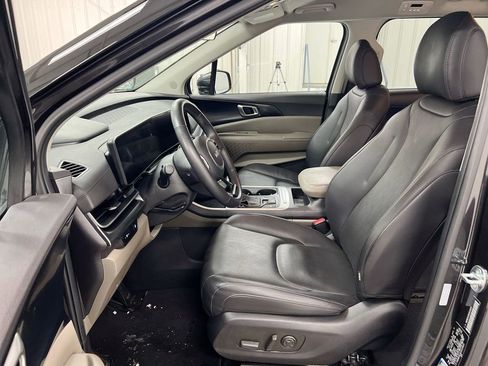 Used 2025 Kia Carnival LXS image 20