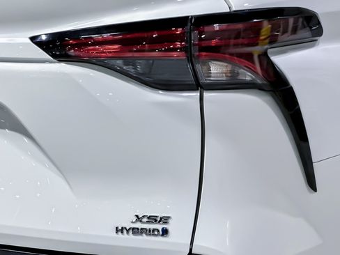 Used 2024 Toyota Sienna XSE AWD/4WD image 30