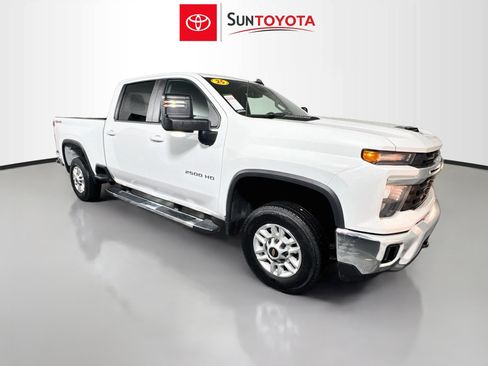 Used 2025 Chevrolet Silverado 2500 LT w/ Convenience Package AWD/4WD image 1