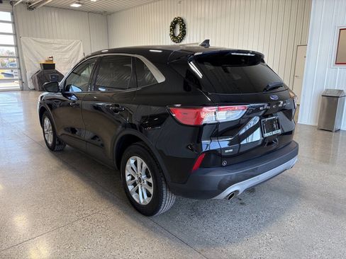 Used 2022 Ford Escape SE image 3