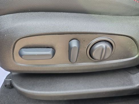 Used 2022 Chevrolet Equinox RS w/ Infotainment Package FWD image 19