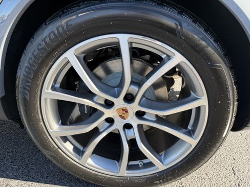 Certified 2026 Porsche Cayenne AWD/4WD image 8
