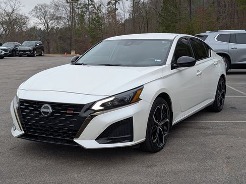 Used 2023 Nissan Altima 2.5 SR FWD image 5