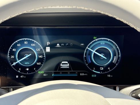 New 2025 Hyundai Elantra SEL image 18