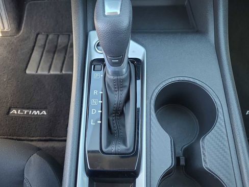 Used 2025 Nissan Altima 2.5 SV FWD image 25