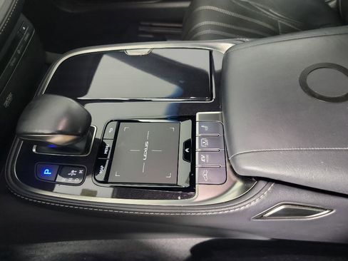 Used 2019 Lexus LS 500h AWD image 36