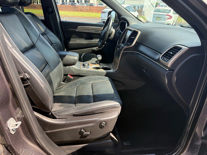 Used 2015 Jeep Grand Cherokee Limited w/ Luxury Group II AWD/4WD image 24