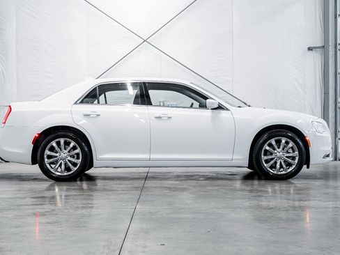 Used 2022 Chrysler 300 Touring image 5