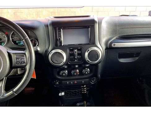 Used 2015 Jeep Wrangler Unlimited Sahara w/ Connectivity Group image 7