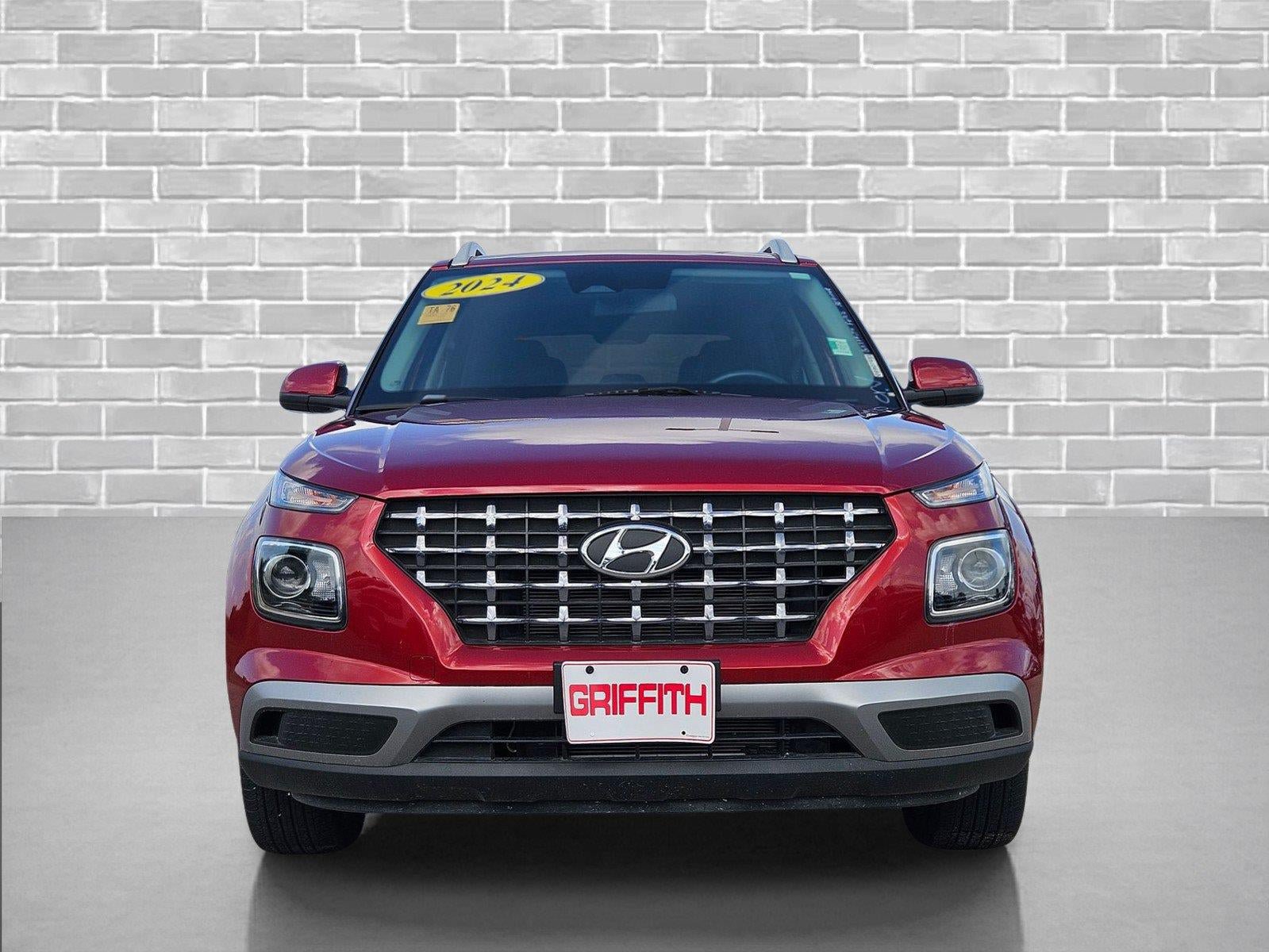 Used 2024 Hyundai Venue SEL FWD image 2