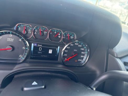 Used 2019 Chevrolet Suburban LT AWD/4WD image 9