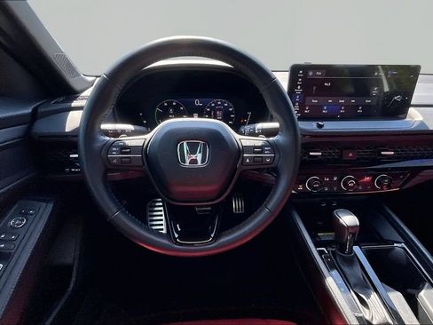 Used 2025 Honda Accord Sport image 9