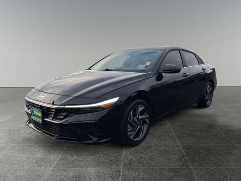 Used 2024 Hyundai Elantra Limited image 3