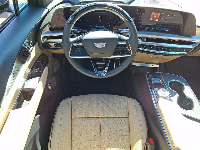 Used 2026 Cadillac Lyriq Signature Luxury w/ Nappa Leather Package AWD/4WD image 3
