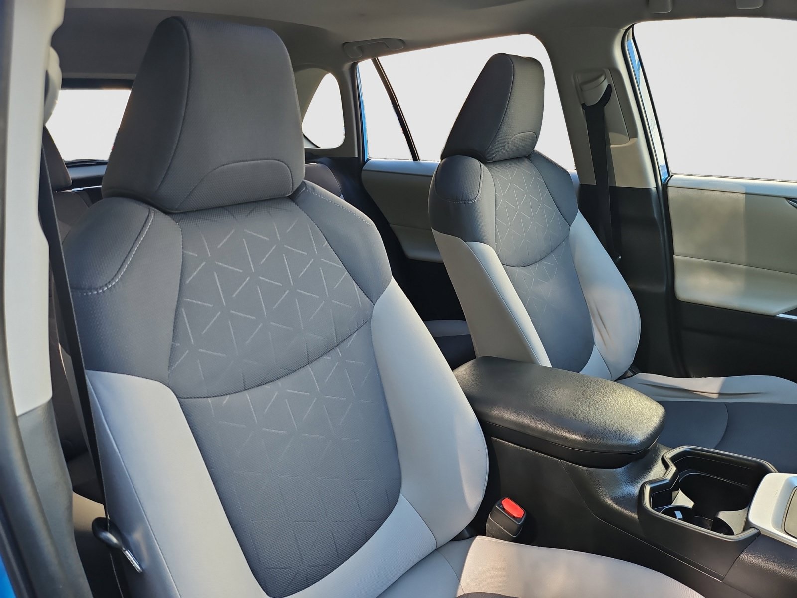 Used 2019 Toyota RAV4 XLE w/ Convenience Package FWD image 16