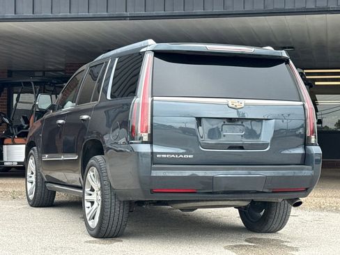 Used 2020 Cadillac Escalade Premium Luxury RWD image 6