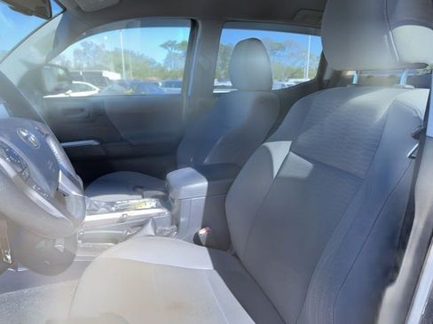 Used 2017 Toyota Tacoma SR5 w/ Tow Package image 6